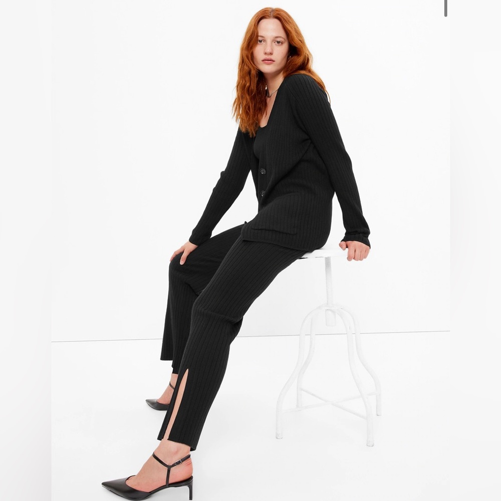 GAP NWT Mid Rise‎ Split Flare Sweater Pants - Black